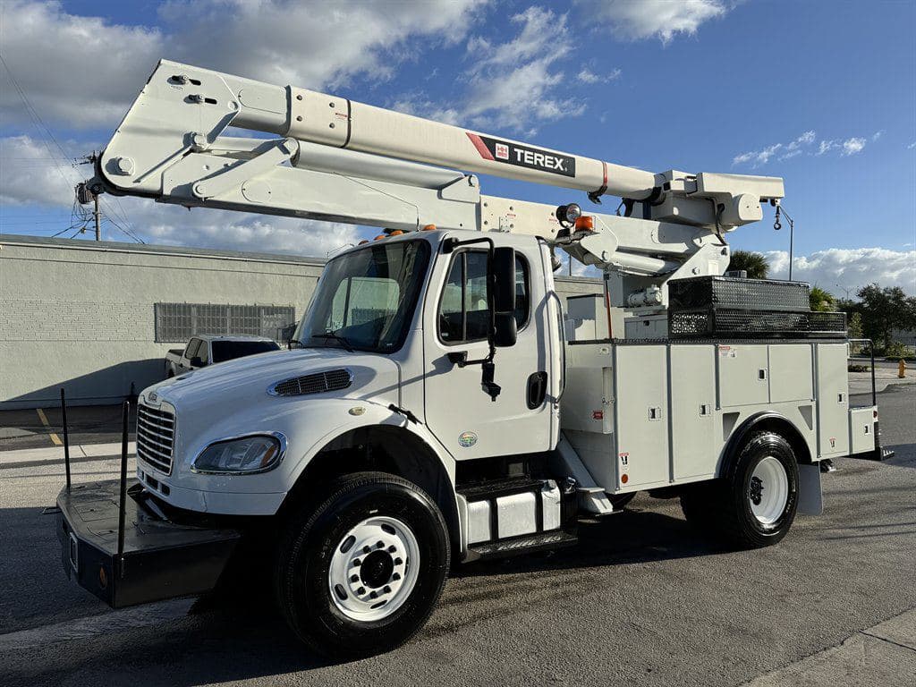 2015 Freightliner M2 106 image 4