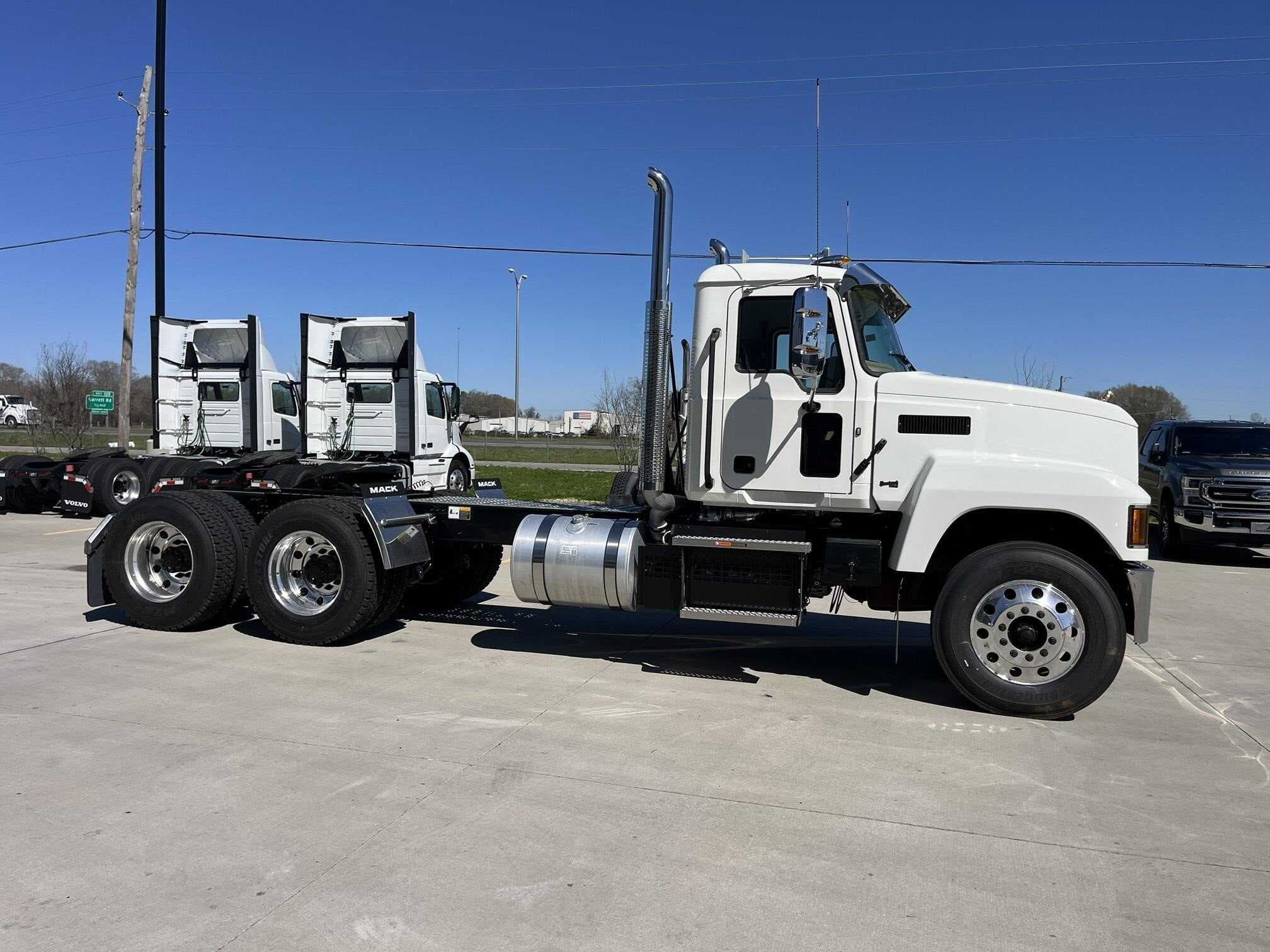 New 2026 MACK PINNACLE Conventional - Day Cab in Monroe, LA image 5