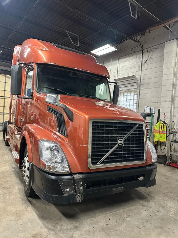 2017 Volvo VNL image 6