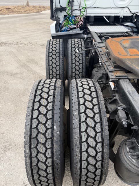 2024 Freightliner Cascadia image 7