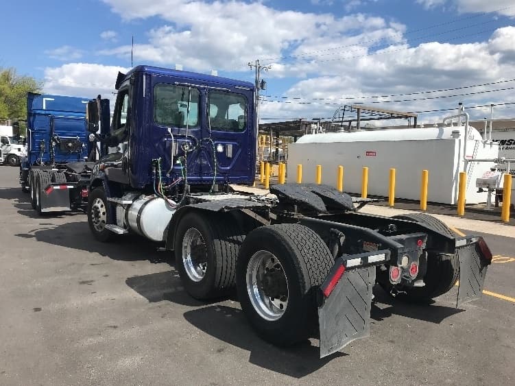 Used 2017 FREIGHTLINER Conventional - Day Cab, Tractor - CASCADIA 113 image 5