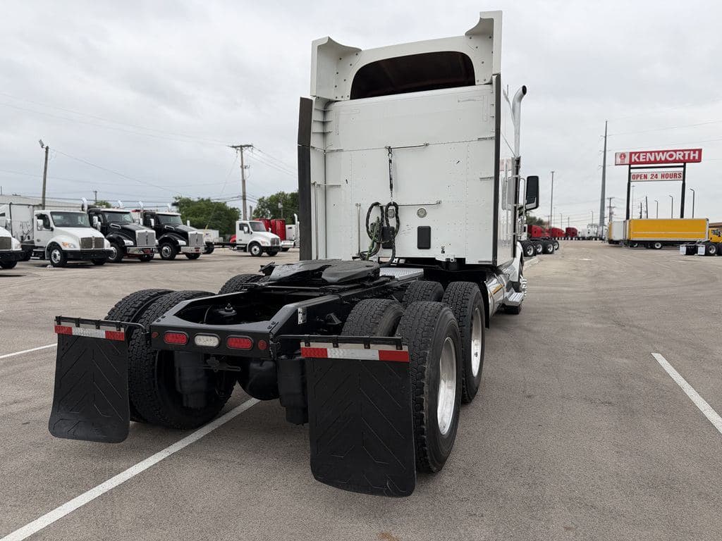 Used 2019 PETERBILT 579 image 10