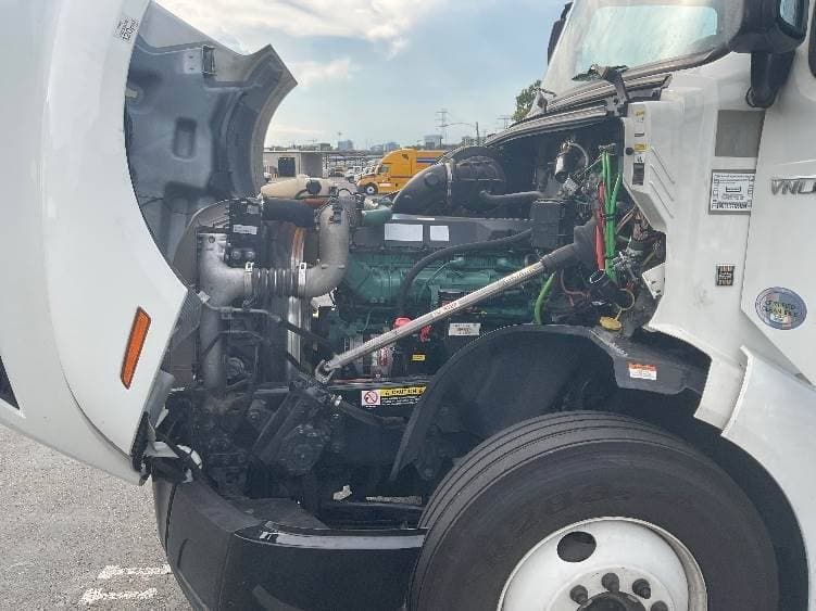 2022 Volvo VNL image 10