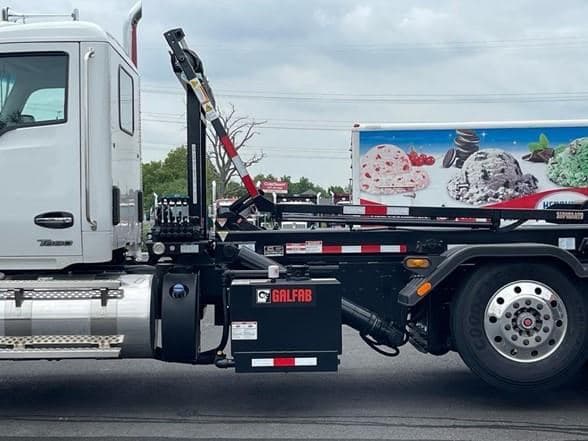 2025 Kenworth T880 image 10