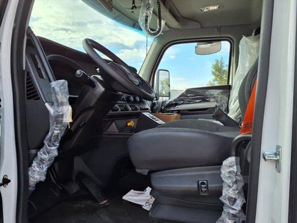 2025 Kenworth T880 image 12