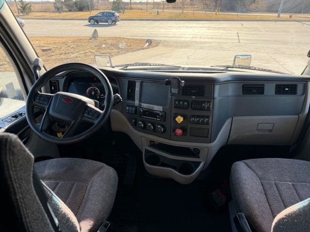 2024 Peterbilt 579 image 5