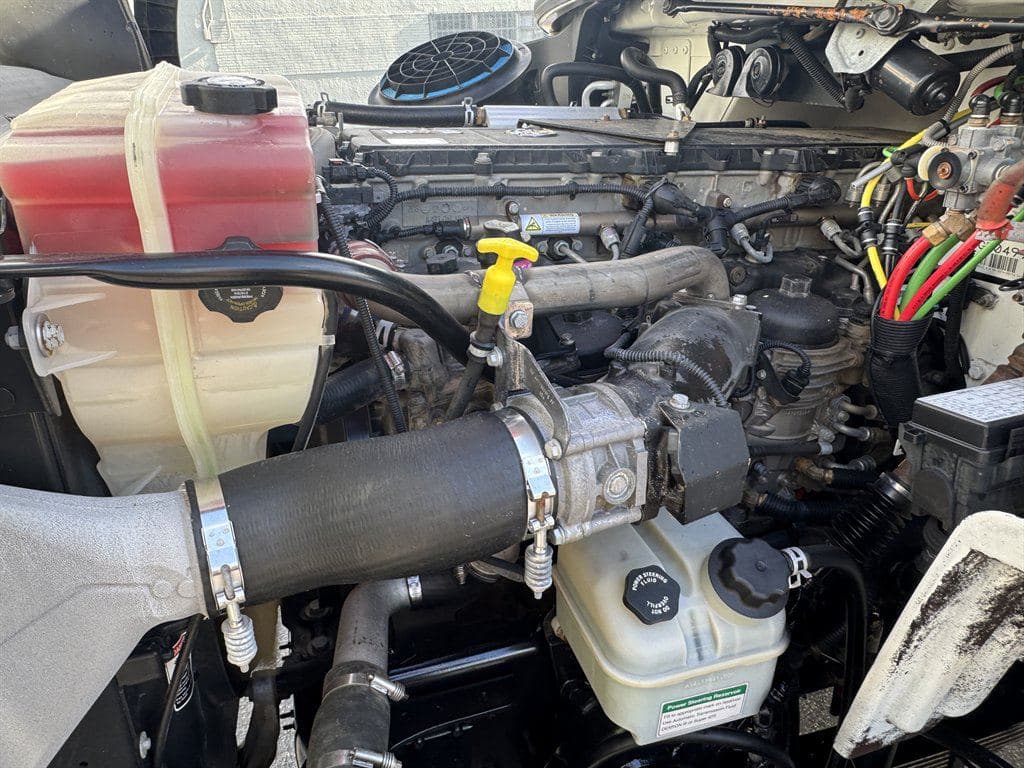 2015 Freightliner M2-112 image 55