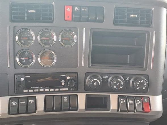 2025 Kenworth T880 image 21