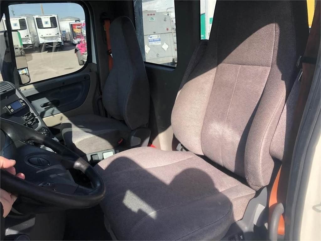 2018 Freightliner Cascadia image 9