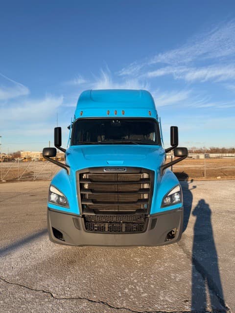 2024 Freightliner Cascadia image 12