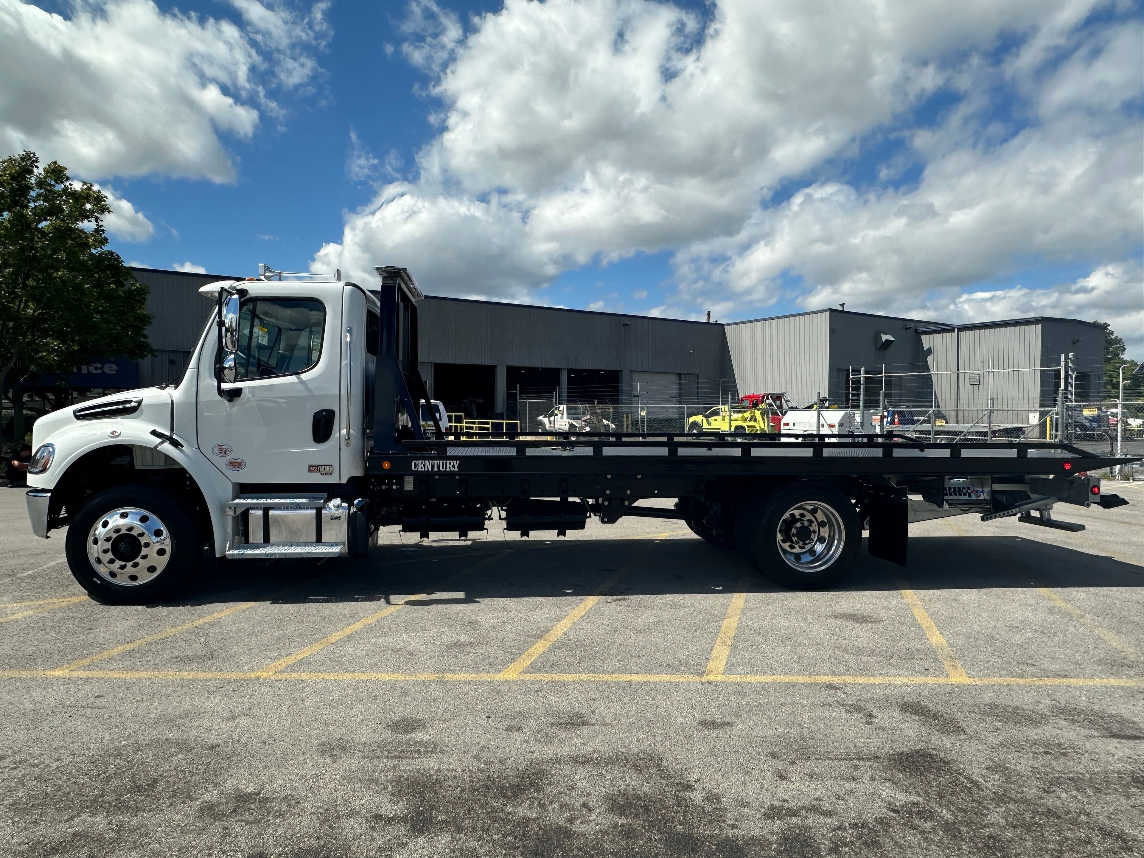 2025 Freightliner M2 106 Medium Duty WITH A CENTURY 21.5' STEEL CARRIER  (SK#: 6257C)  image 3