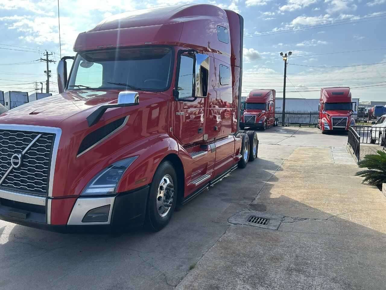 2022 Volvo VNL image 1