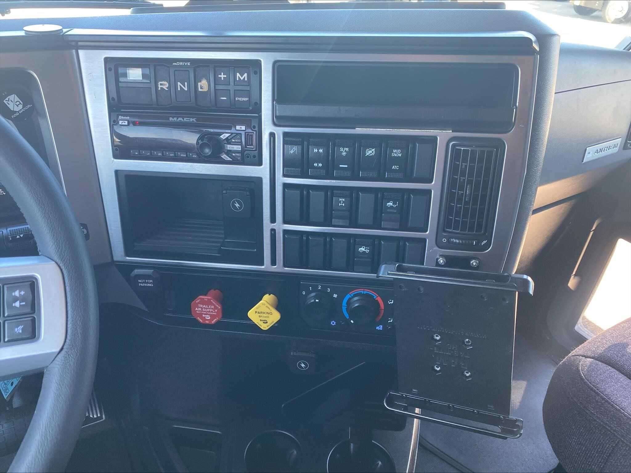 Used 2020 MACK ANTHEM Conventional - Sleeper Truck in Tulsa, OK image 17