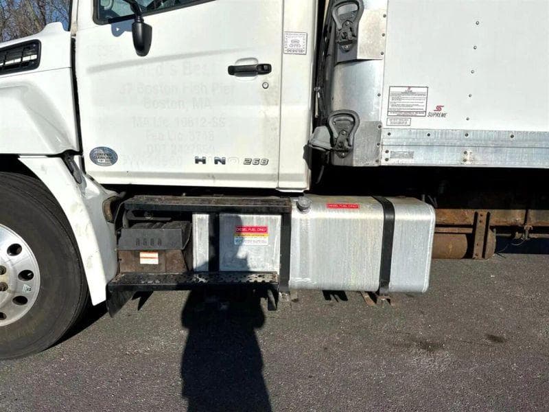 2018 Hino 268 image 14