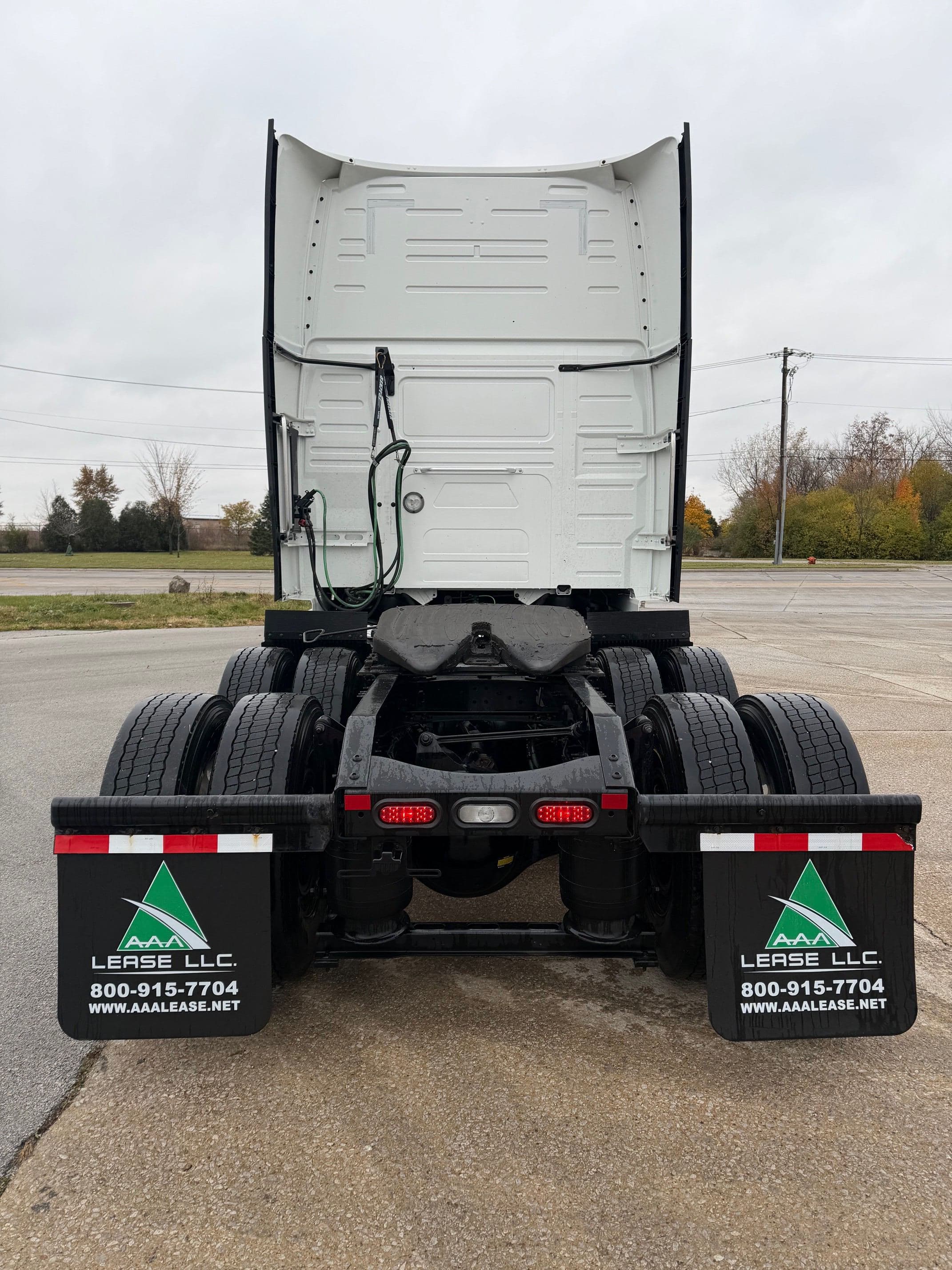 2024 Volvo VNL image 6