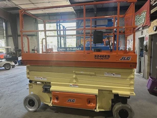 2015 JLG 3246ES image 1