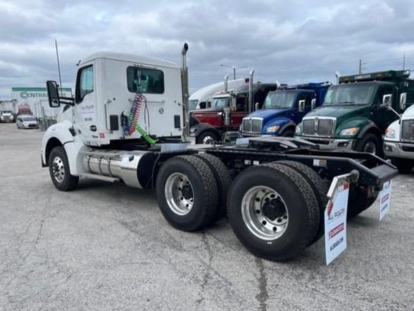 2025 Kenworth T880 image 5