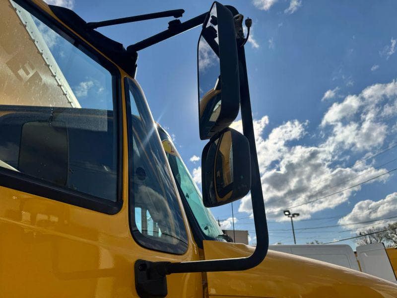 2019 International 4300 image 9