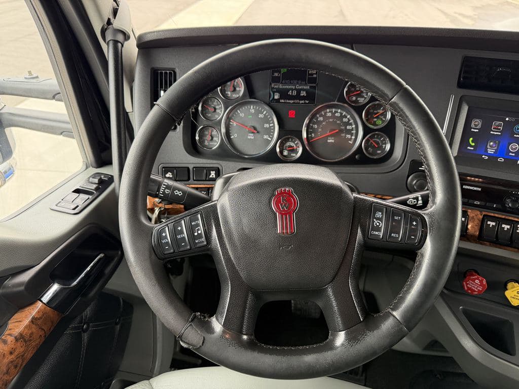 Used 2020 KENWORTH T880 image 19