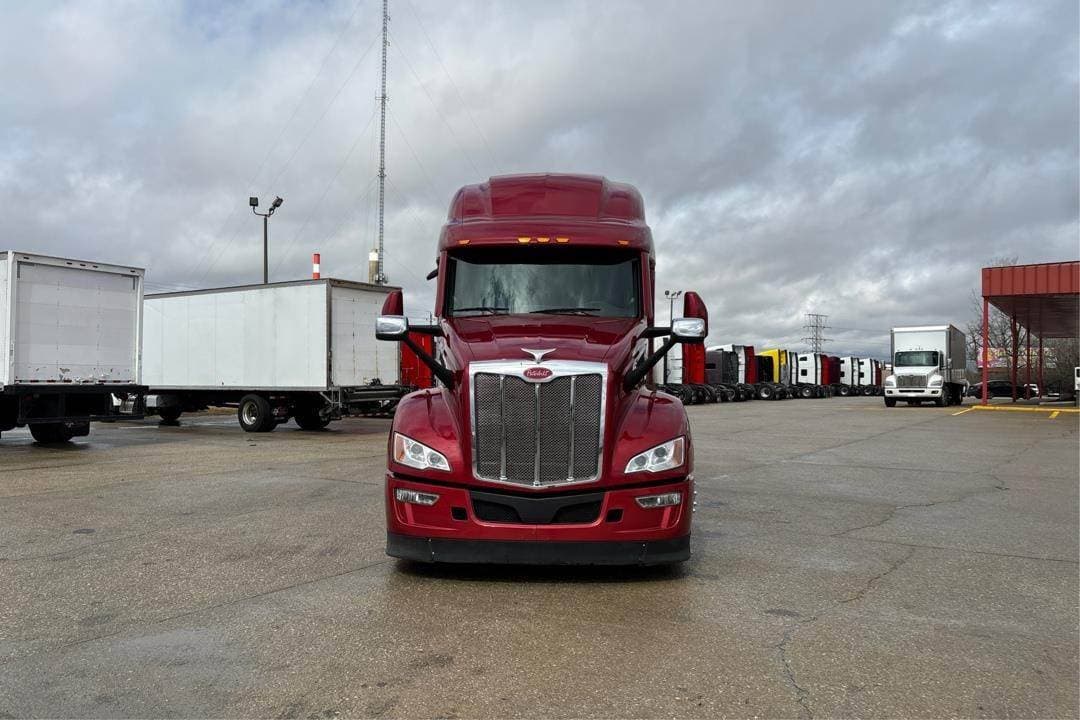 2024 Peterbilt 579 image 2