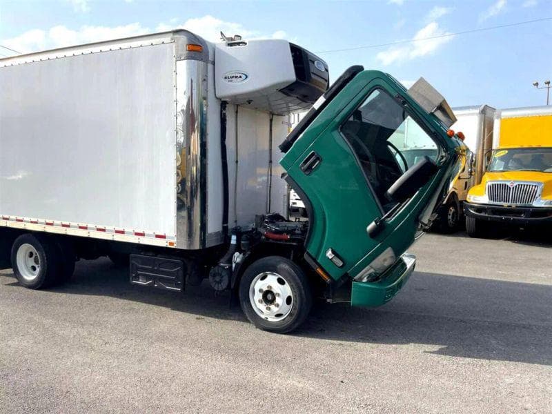 2019 Isuzu NPR image 5