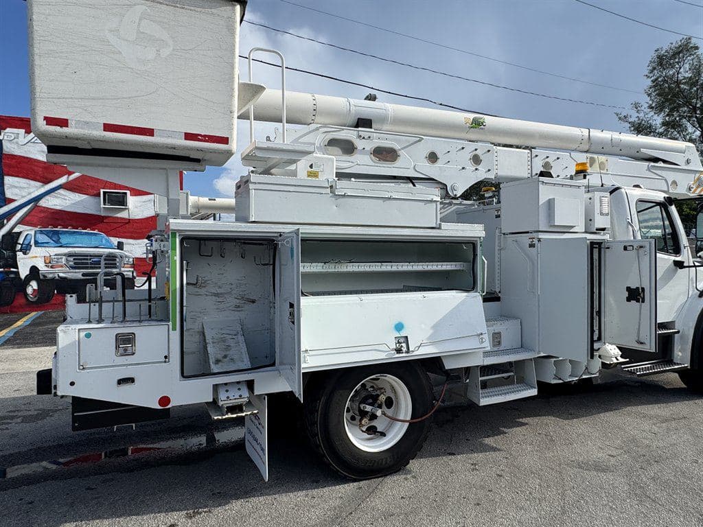 2018 Freightliner M2-106 image 28