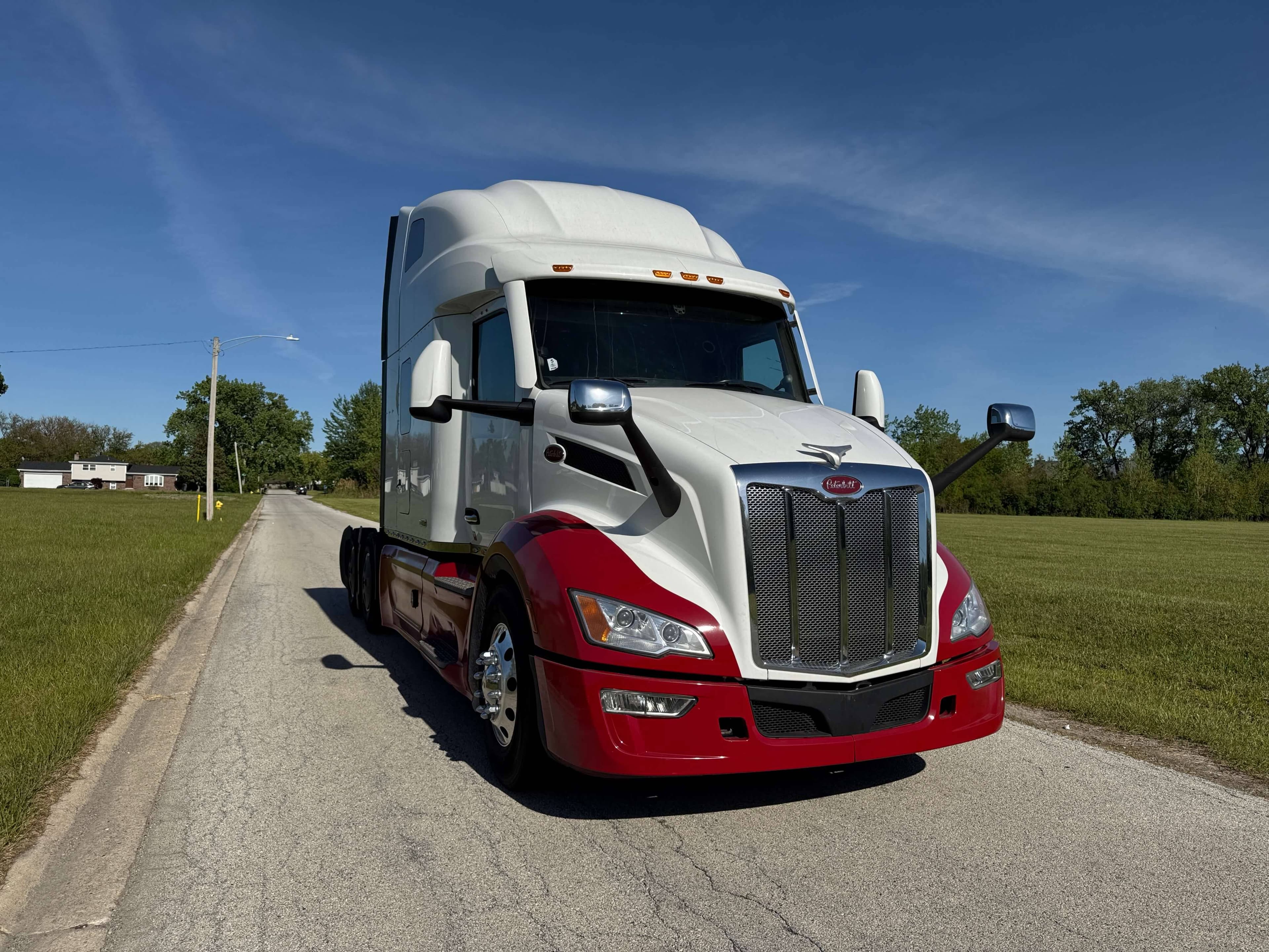 2023 Peterbilt 579 image 3