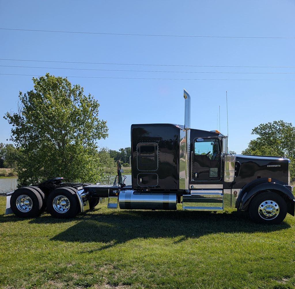 New 2027 KENWORTH W900L image 8