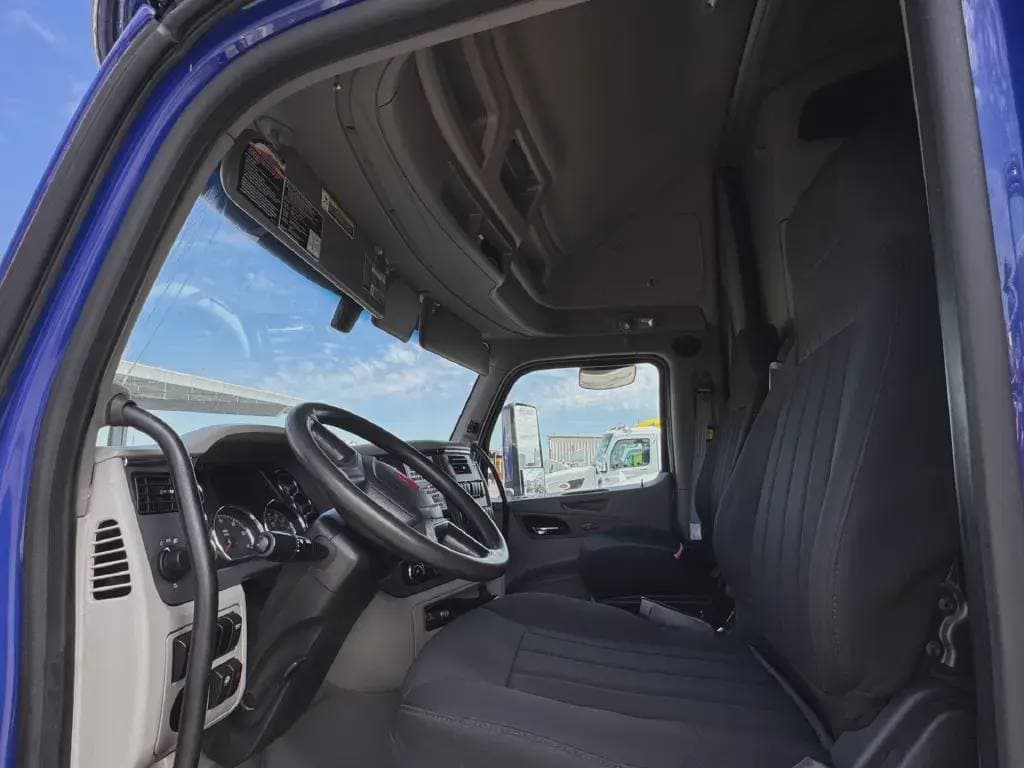 2022 Peterbilt 579 image 6