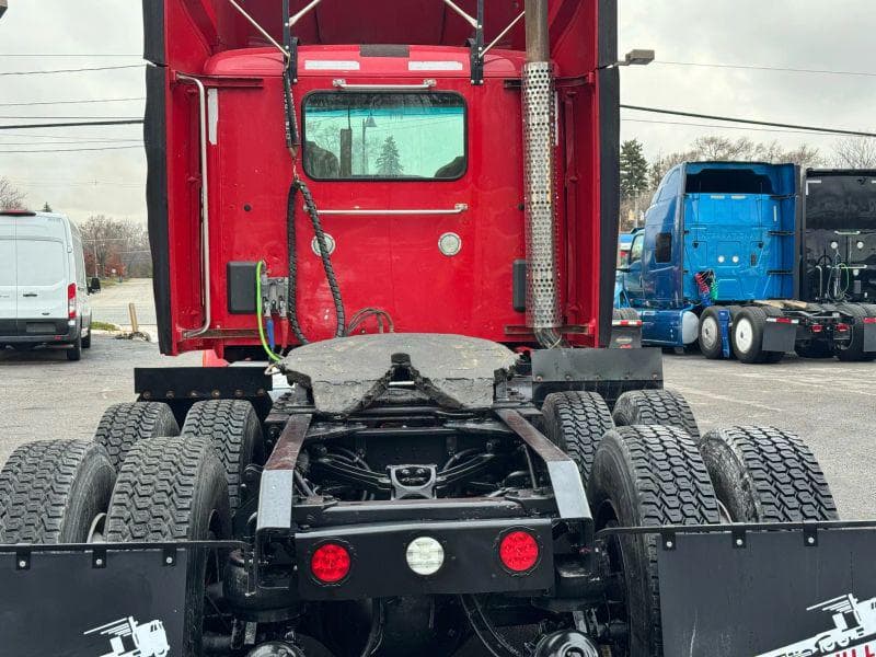 2015 Kenworth T880 image 17