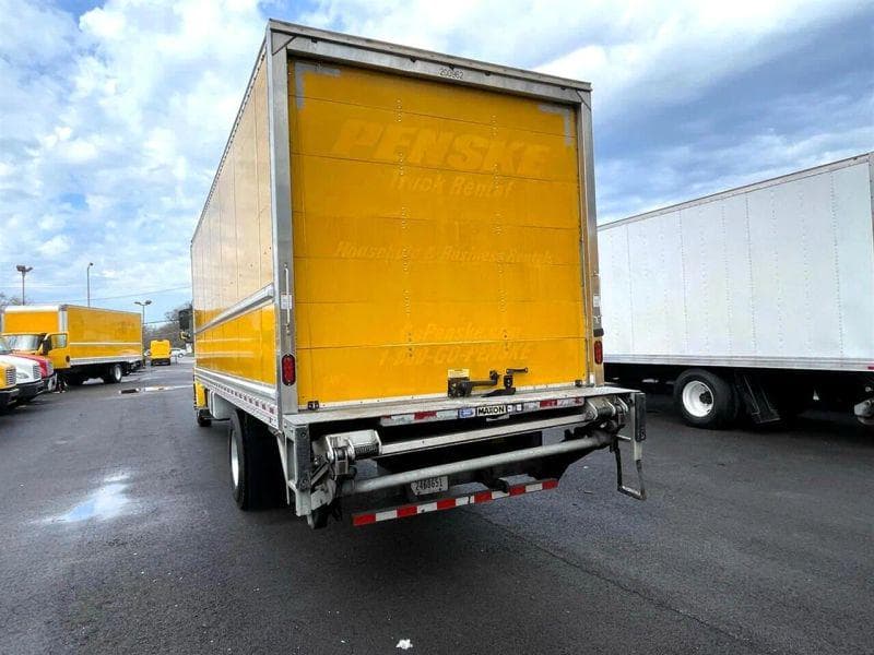 2018 Hino 338 image 4