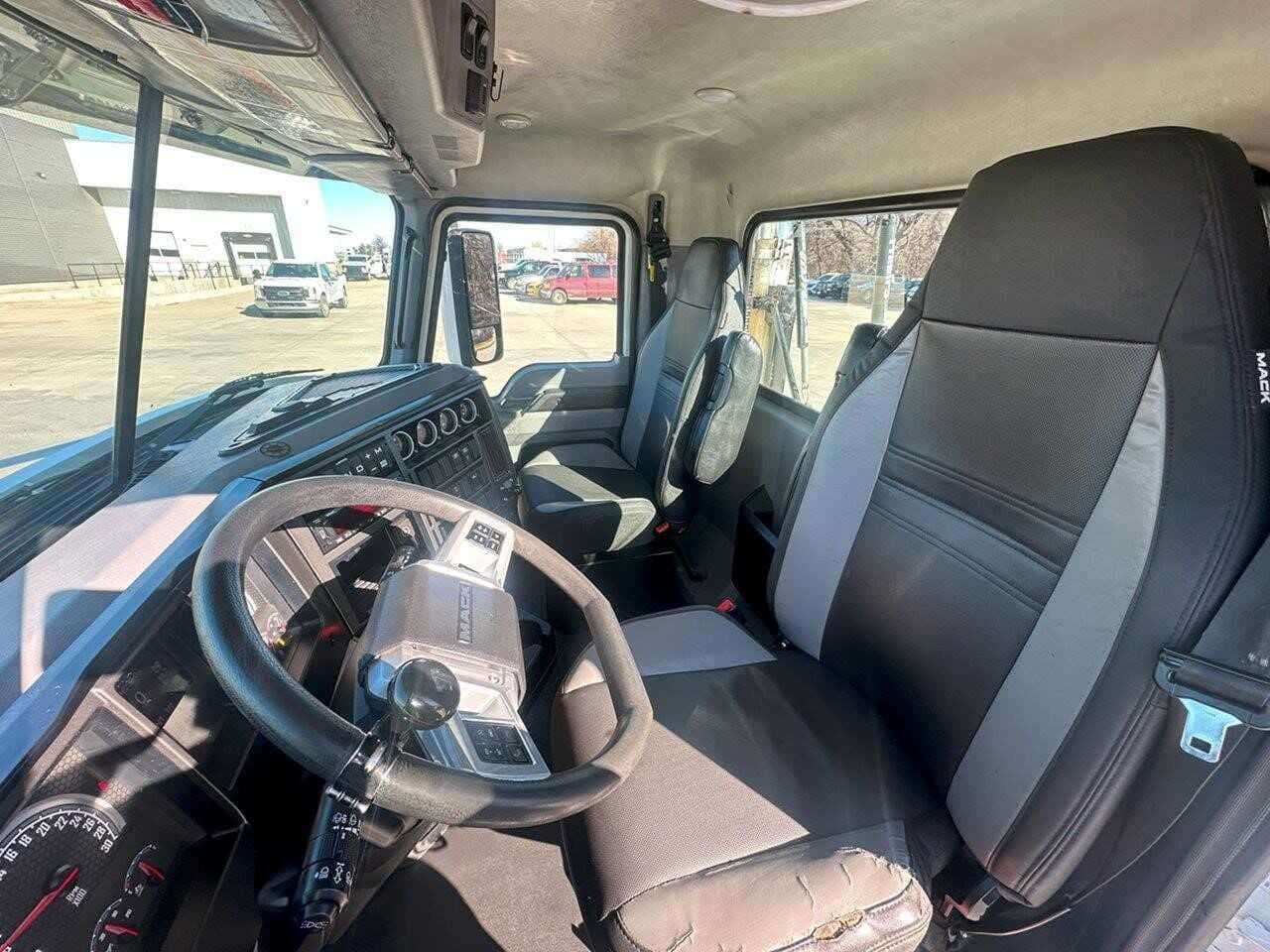 Used 2022 MACK ANTHEM Conventional - Day Cab  image 7