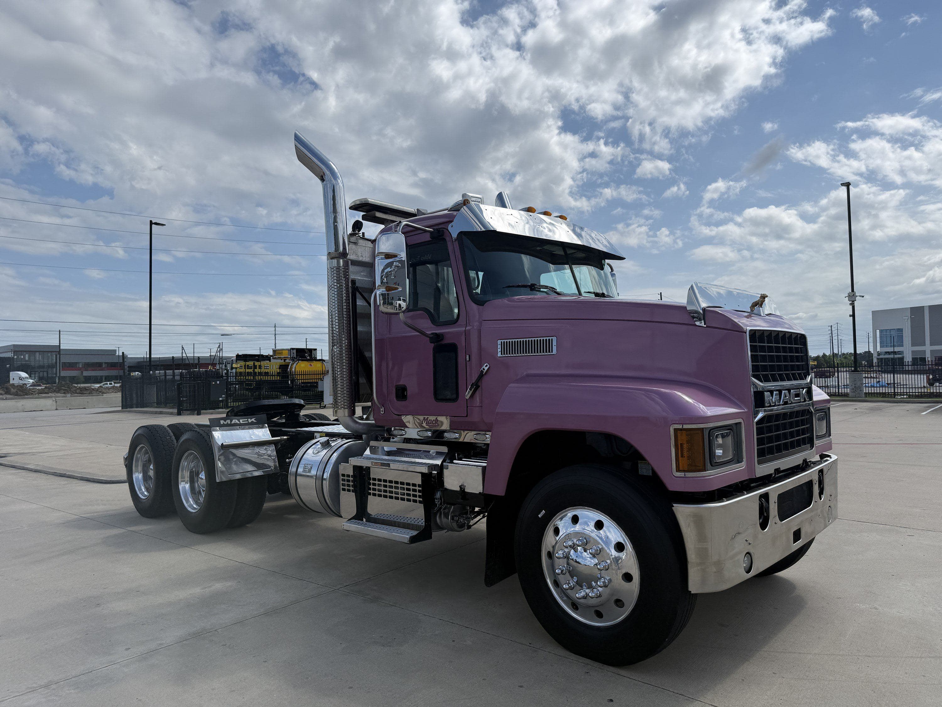 2025 Mack PINNACLE 64T image 16