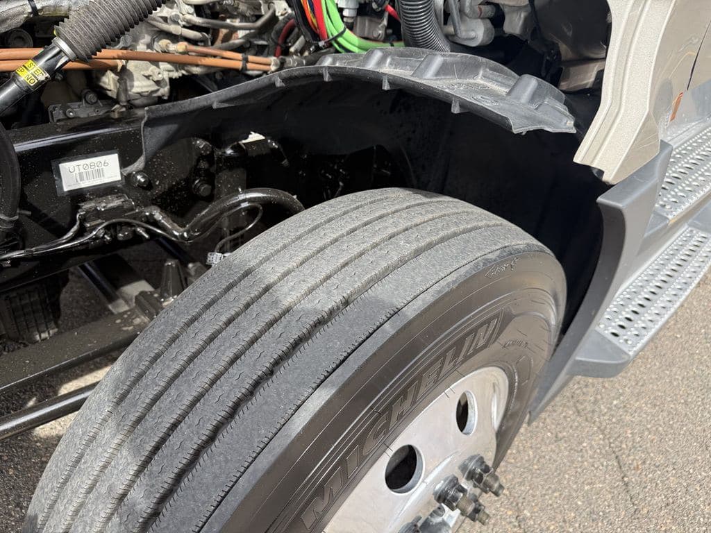Used 2024 FREIGHTLINER PT126064ST image 25