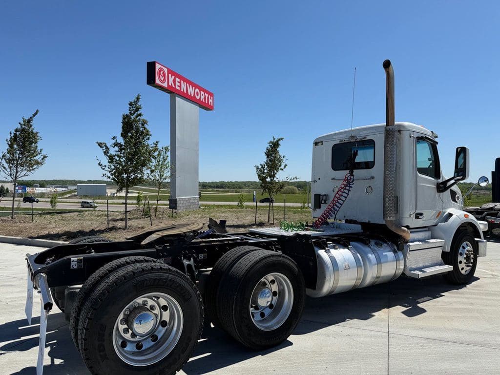 Used 2020 PETERBILT 567 image 3