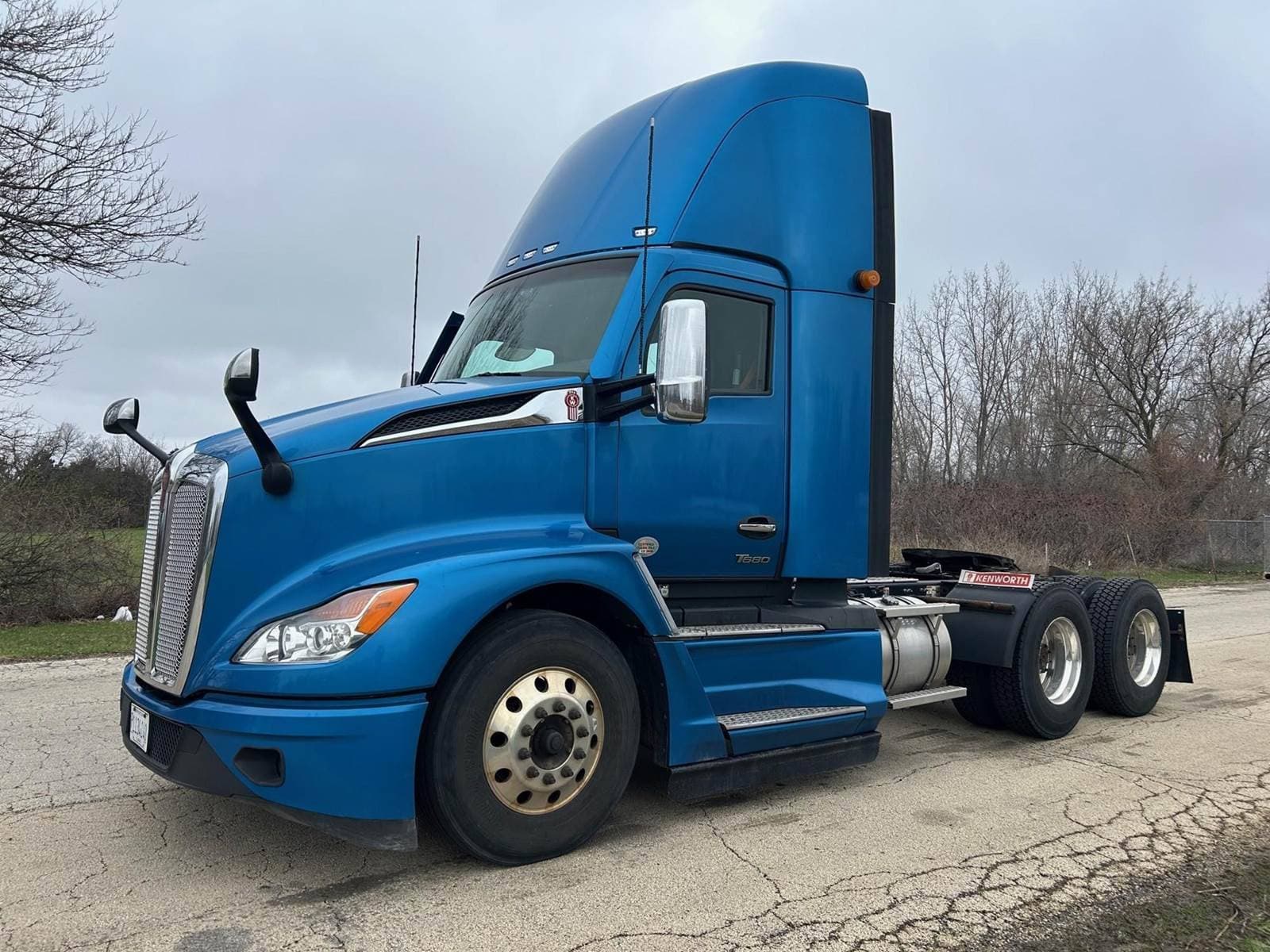 2022 Kenworth T680 image 1