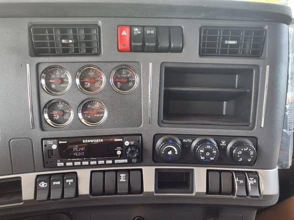 2025 Kenworth T880 image 16