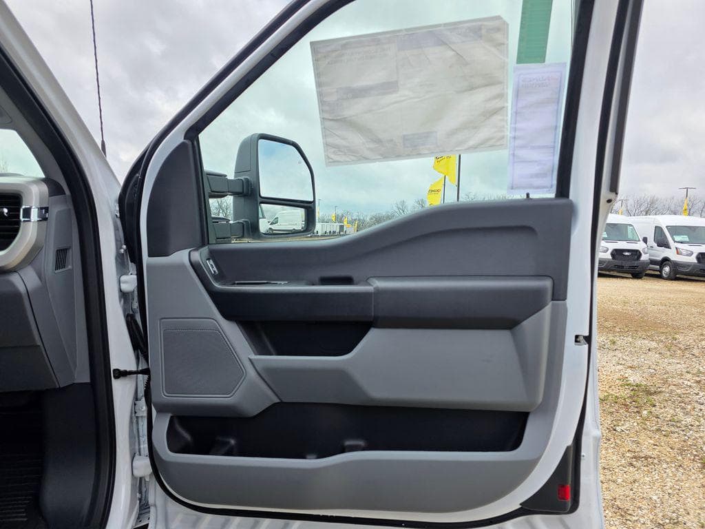 2026 Ford F-550SD XL Service Utility Body image 39