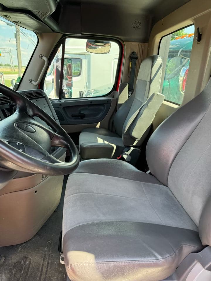 2018 Freightliner Cascadia image 6