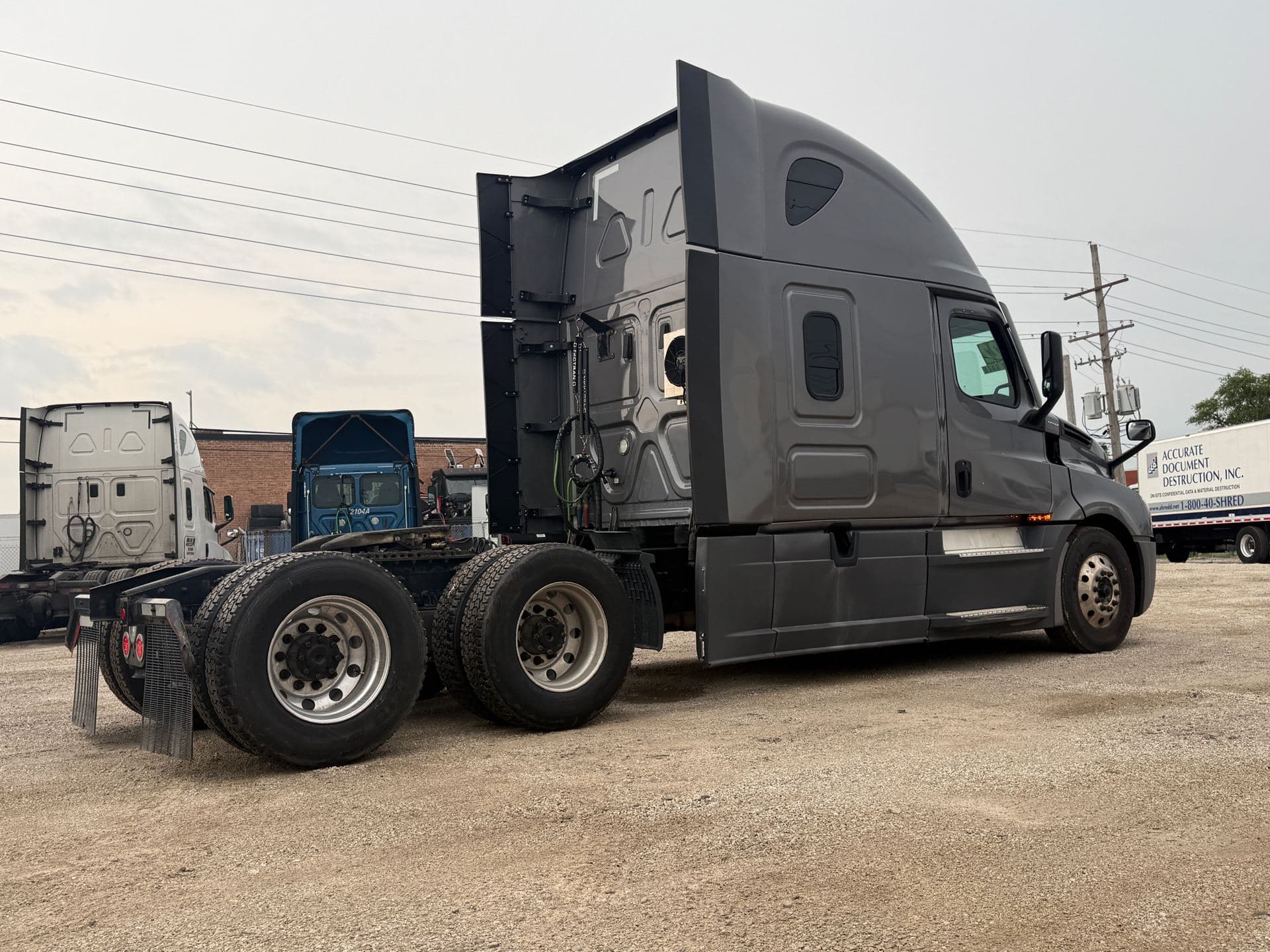 2022 Freightliner - 428k - Just 10,675 Hours - 455HP! image 4