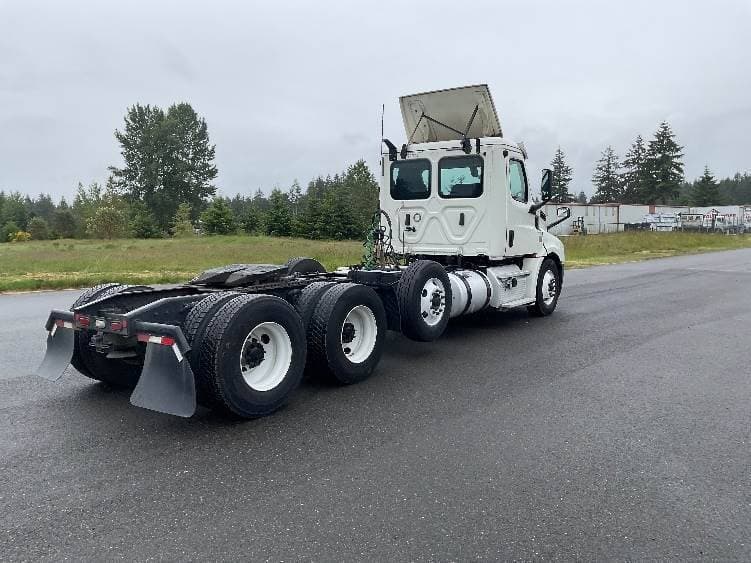 2019 Freightliner Cascadia 126 Day Cab Truck - 505HP, 12 Speed Automatic image 7