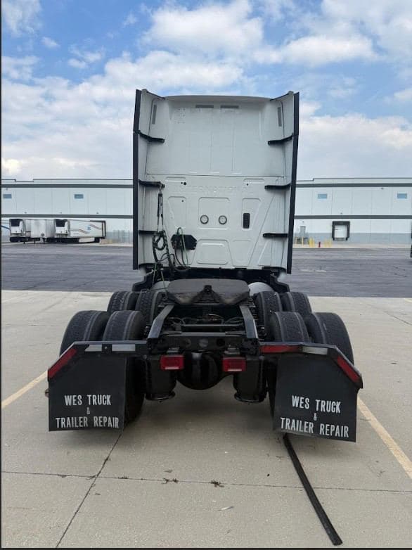 2020 International LT625 image 6