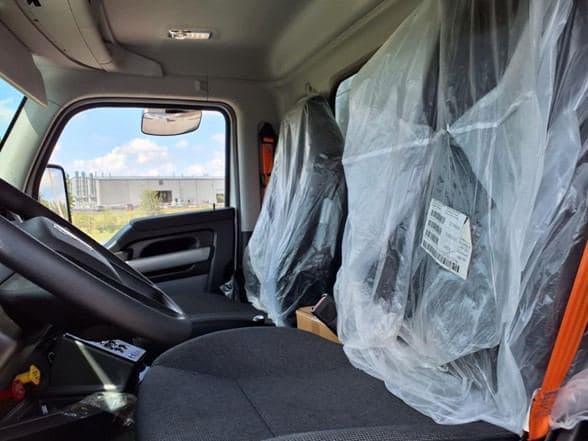 2025 Kenworth T880 image 14