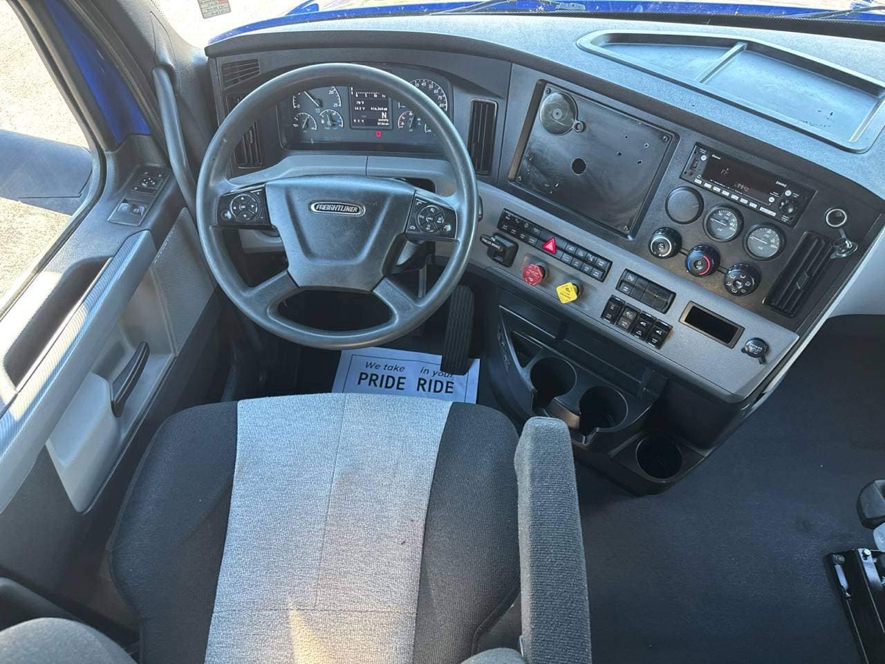 2022 Freightliner Cascadia 126 image 14