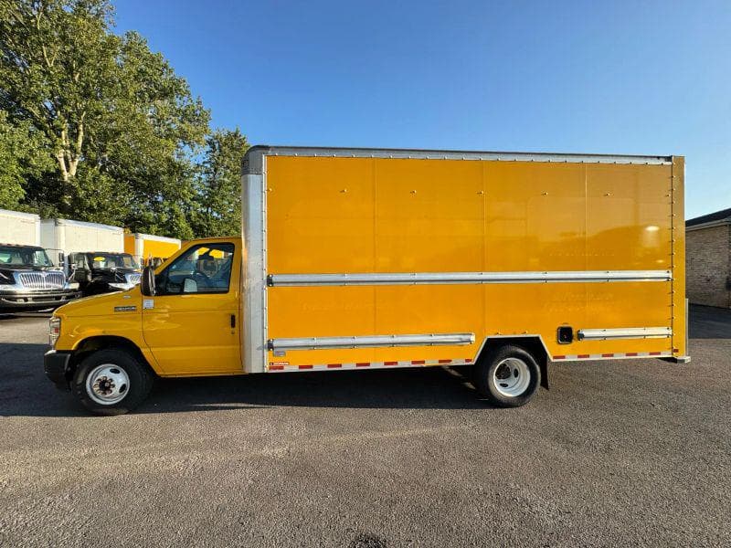 2022 Ford CF8000 image 5