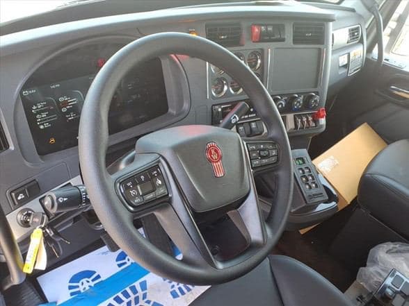 2026 Kenworth T880 image 15