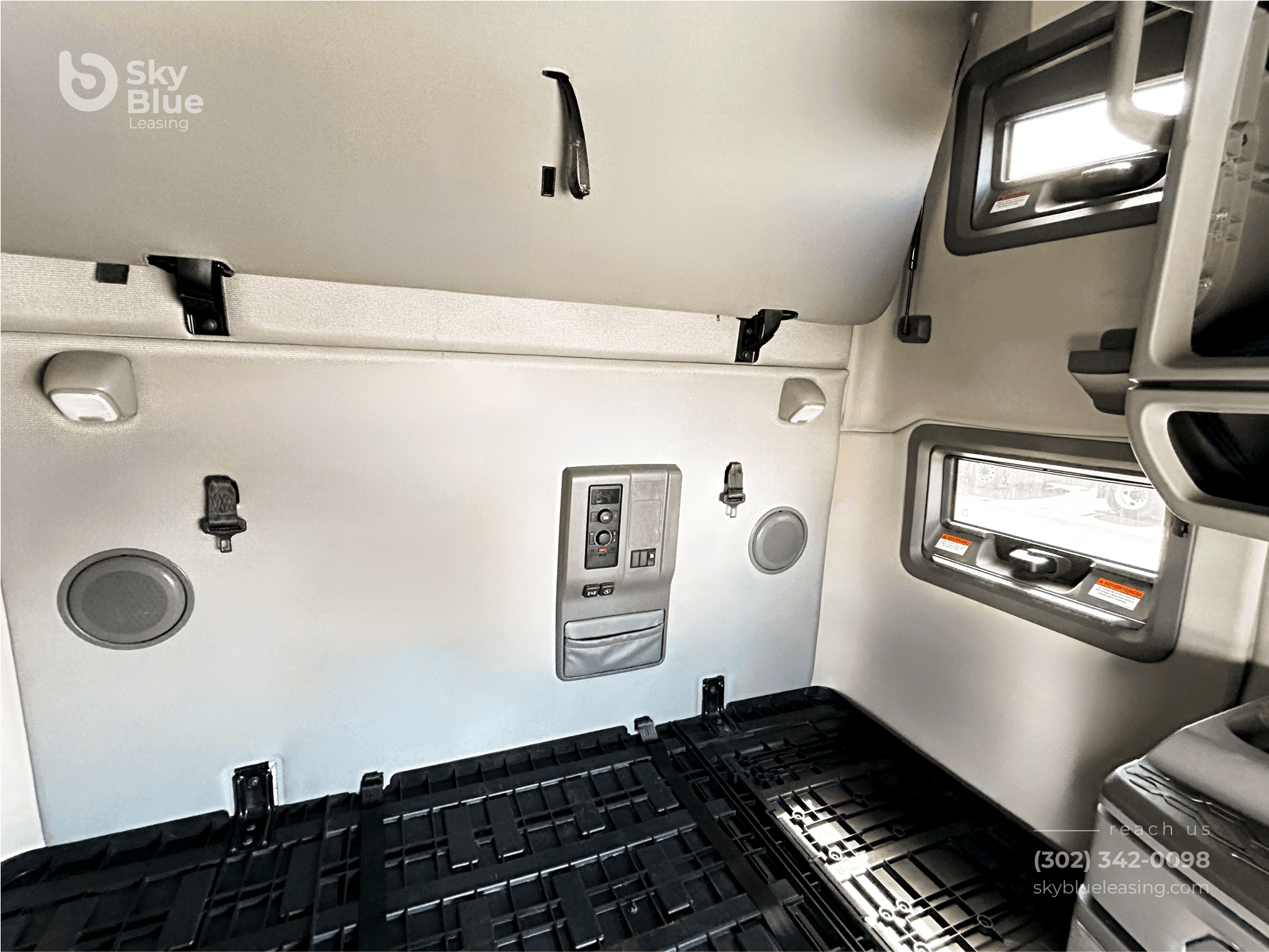 2025 Volvo VNL42T760 image 11