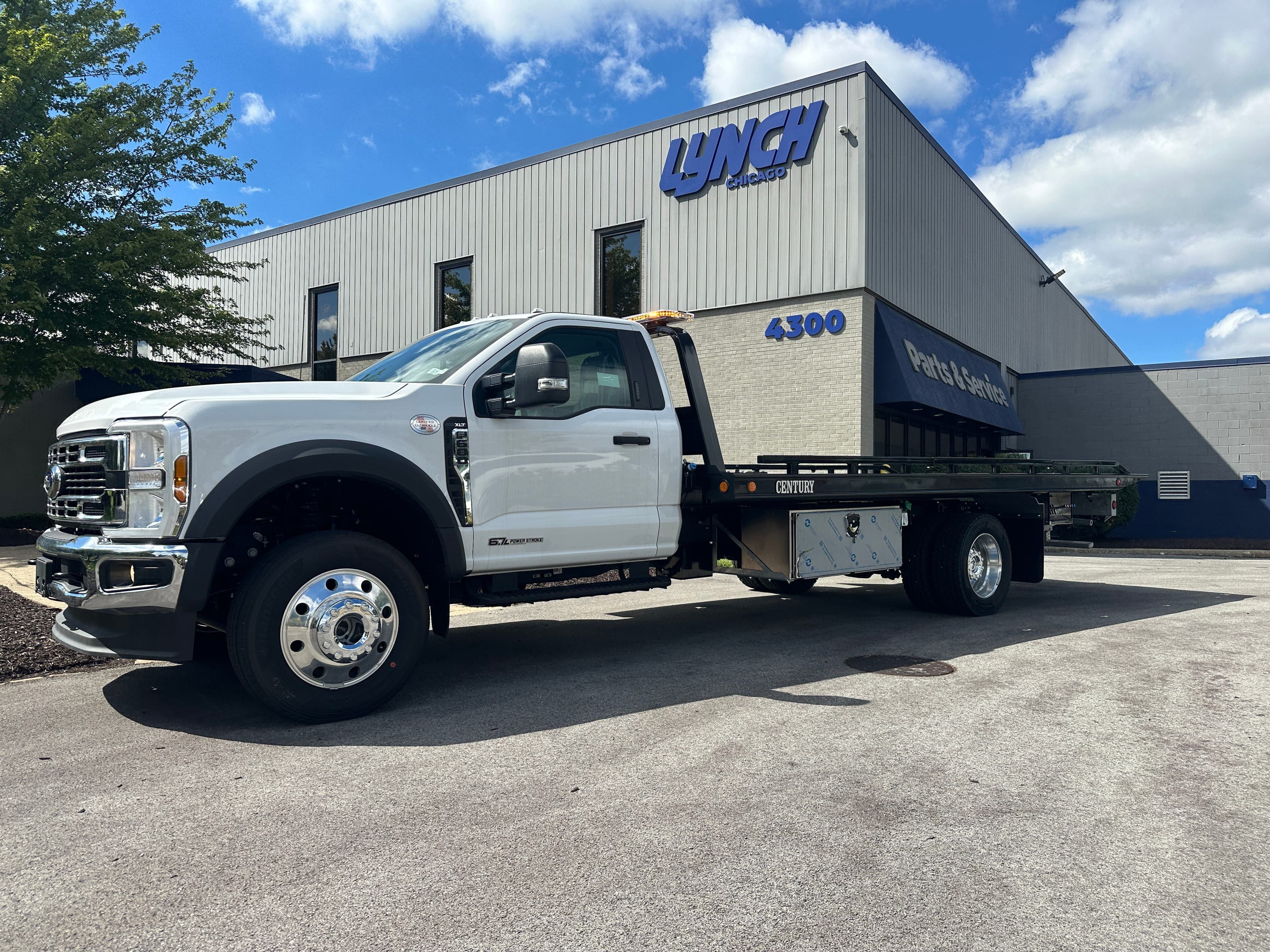 2024 Ford F-600 WITH A CENTURY 19.5' STEEL CARRIER  (SK#: 6117C) image 1