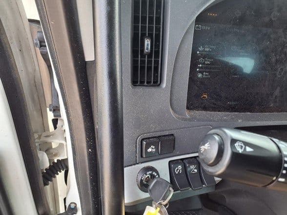 2023 Kenworth T880 image 16