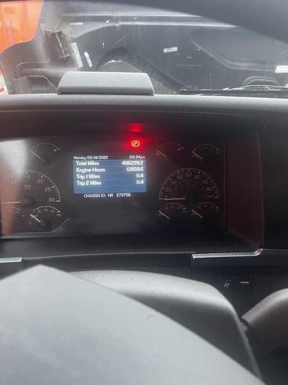 2021 Volvo VNR64T660 image 15